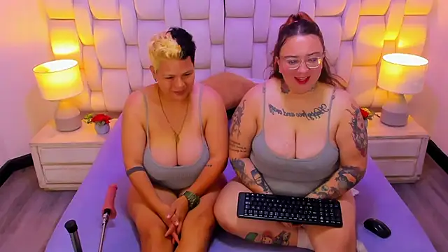 MiaYMolly online show from 12/02/25, 01:44