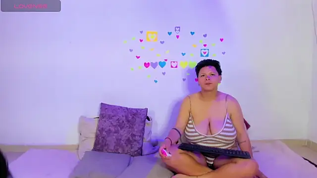 MiaYMolly online show from 04/09/26, 02:33