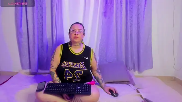 MiaYMolly online show from 04/12/26, 12:59