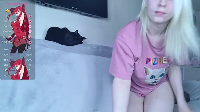 Evelyn rabbit online show from 03/19/25, 03:40