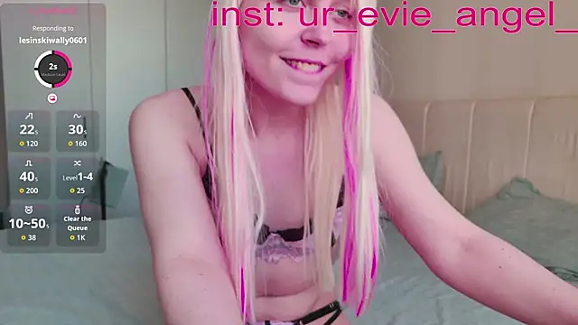 Snapshot of Evelyn_rabbit chatting on 03/30/26, 09:21 Evelyn rabbit online show from 03/30/26, 09:21