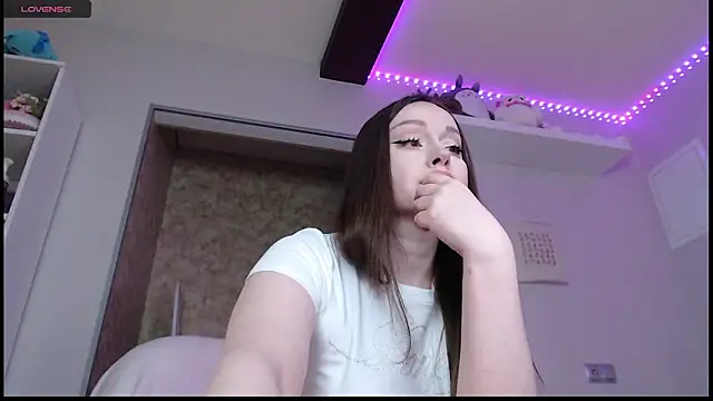 Snapshot of Agness_sweet chatting on 03/17/26, 09:34 Agness sweet online show from 03/17/26, 09:34