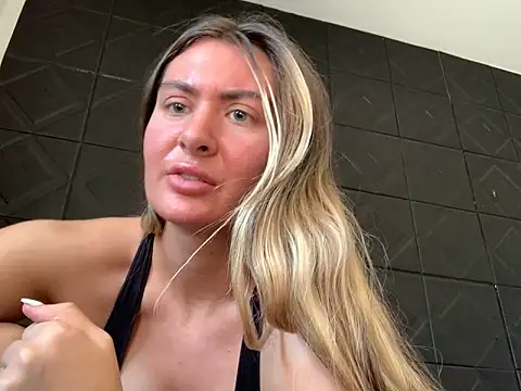 Snapshot of Alyssa_rhoades chatting on 02/23/25, 07:49 Alyssa rhoades online show from 02/23/25, 07:49