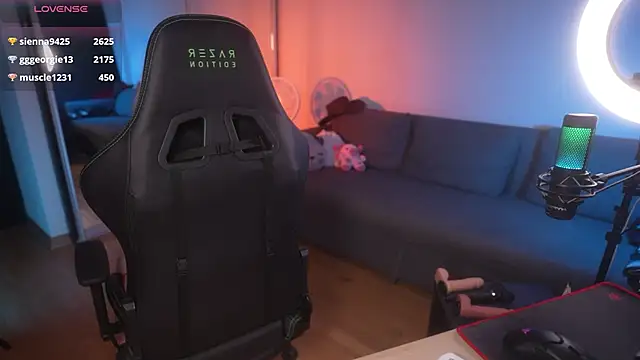 Emberella  online show from 12/06/24, 05:00