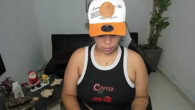 Snapshot of alyssannVhm chatting on 12/10/24, 10:47 alyssannVhm online show from 12/10/24, 10:47