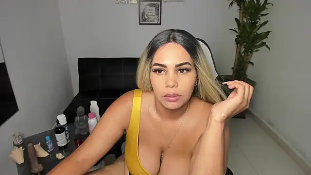 Snapshot of alyssannVhm chatting on 03/08/25, 12:33 alyssannVhm online show from 03/08/25, 12:33