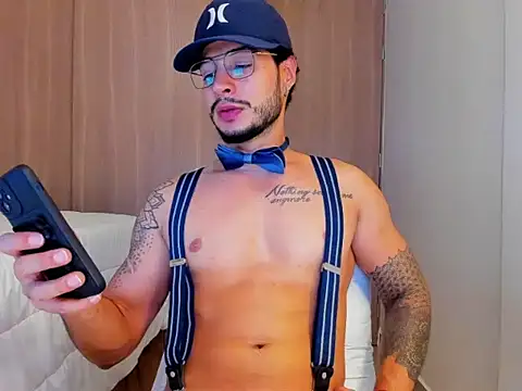 Snapshot of Sirs_papi chatting on 12/17/25, 04:40 Sirs papi online show from 12/17/25, 04:40