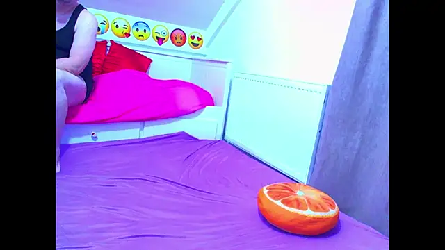 Snapshot of evehotty chatting on 11/18/25, 08:02 evehotty online show from 11/18/25, 08:02