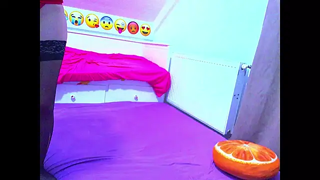 Snapshot of evehotty chatting on 12/02/25, 08:04 evehotty online show from 12/02/25, 08:04