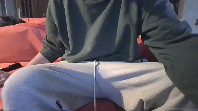 Snapshot of naked_bear chatting on 02/14/25, 07:59 naked bear online show from 02/14/25, 07:59