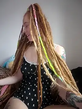 LucidLucy online show from 11/26/25, 04:08