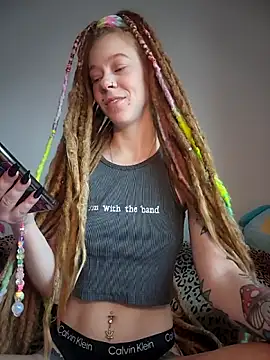 LucidLucy online show from 12/01/25, 02:00