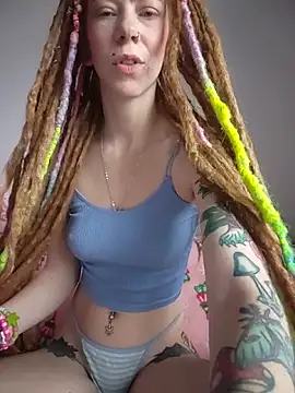 LucidLucy online show from 12/14/25, 01:27