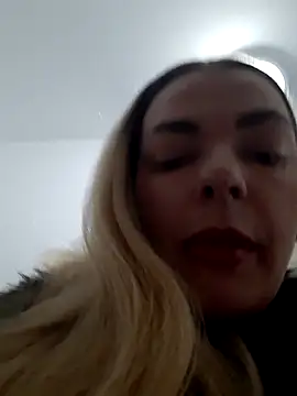 Snapshot of Dirtyfeelin chatting on 03/22/26, 06:50 Dirtyfeelin online show from 03/22/26, 06:50