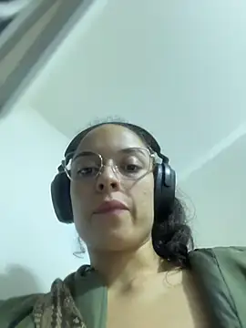 Snapshot of afroditaP_ chatting on 10/29/25, 09:38 afroditaP online show from 10/29/25, 09:38