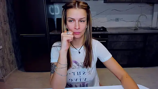 AlexiaDarren online show from 02/04/25, 01:02