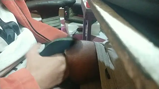 Snapshot of growing20yo chatting on 12/28/24, 12:15 growing20yo online show from 12/28/24, 12:15