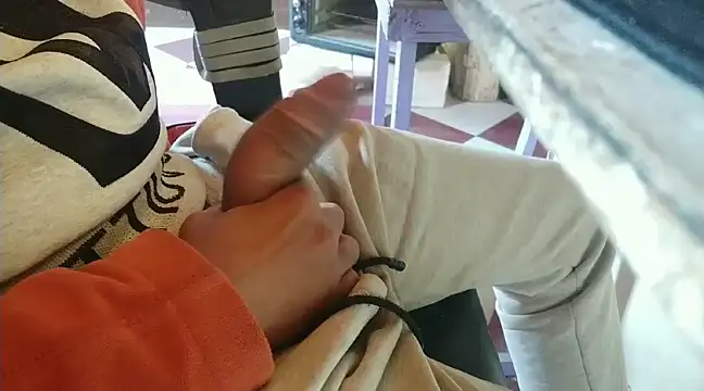 Snapshot of growing20yo chatting on 12/28/24, 12:24 growing20yo online show from 12/28/24, 12:24