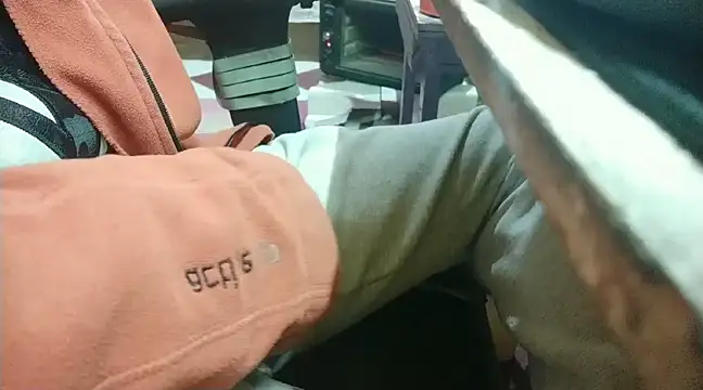 Snapshot of growing20yo chatting on 12/28/24, 10:44 growing20yo online show from 12/28/24, 10:44