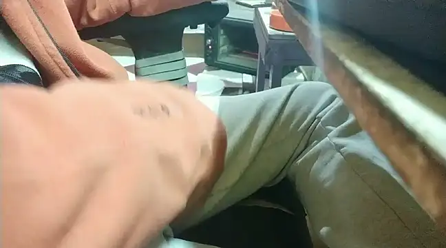 Snapshot of growing20yo chatting on 12/29/24, 01:45 growing20yo online show from 12/29/24, 01:45