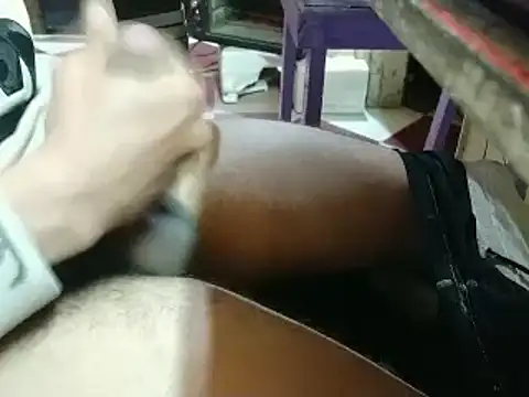 Snapshot of growing20yo chatting on 01/20/25, 12:46 growing20yo online show from 01/20/25, 12:46