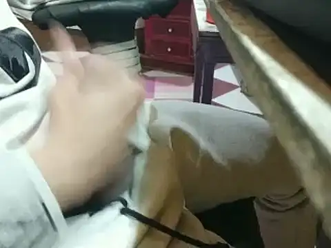 Snapshot of growing20yo chatting on 02/02/25, 12:09 growing20yo online show from 02/02/25, 12:09