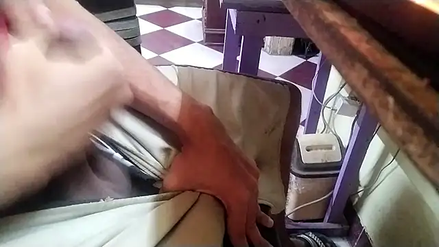 Snapshot of growing20yo chatting on 09/18/25, 10:23 growing20yo online show from 09/18/25, 10:23