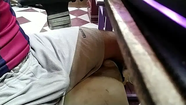 Snapshot of growing20yo chatting on 11/27/25, 10:23 growing20yo online show from 11/27/25, 10:23