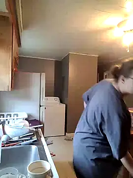 Snapshot of ZeTurtleMaster chatting on 12/27/24, 05:37 ZeTurtleMaster online show from 12/27/24, 05:37