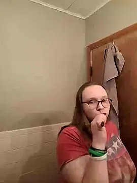 Snapshot of ZeTurtleMaster chatting on 01/05/25, 11:01 ZeTurtleMaster online show from 01/05/25, 11:01