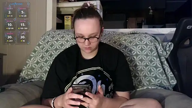 Snapshot of ZeTurtleMaster chatting on 10/28/25, 01:42 ZeTurtleMaster online show from 10/28/25, 01:42