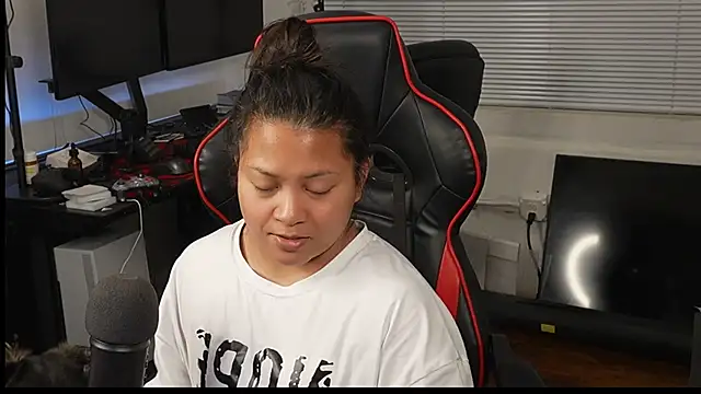 Bubbleliyah online show from 02/26/25, 02:04