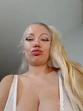 Snapshot of SofiaJoy chatting on 07/13/26, 03:26 SofiaJoy online show from 07/13/26, 03:26