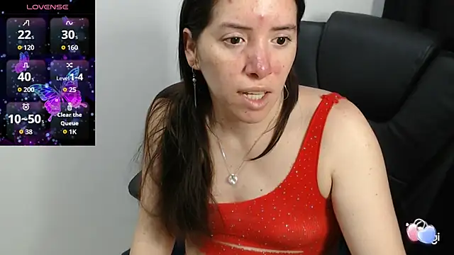 Snapshot of spicey_latina chatting on 10/21/25, 01:23 spicey latina online show from 10/21/25, 01:23