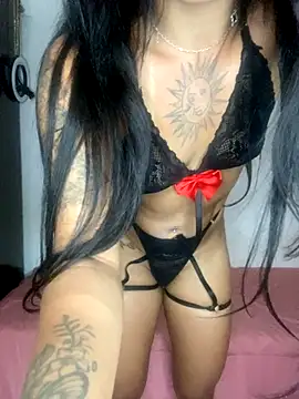 Snapshot of angellhott chatting on 09/15/25, 01:33 angellhott online show from 09/15/25, 01:33