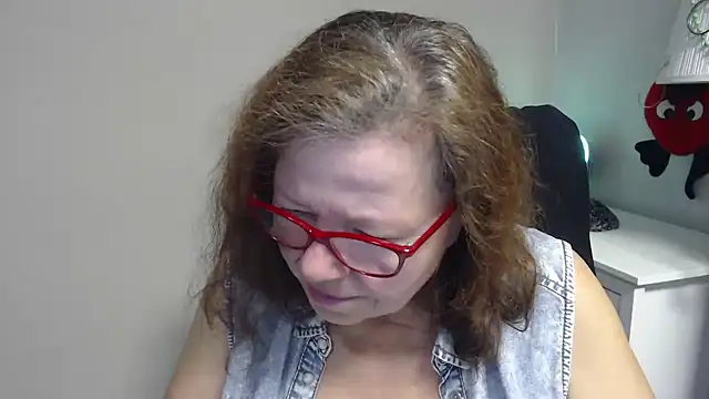 Adelewildx online show from 03/04/25, 10:13