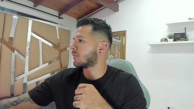 Snapshot of mister_miike chatting on 02/03/25, 03:20 mister miike online show from 02/03/25, 03:20