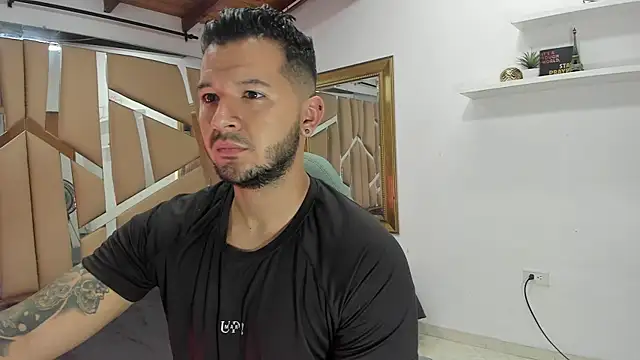 Snapshot of mister_miike chatting on 02/06/25, 03:06 mister miike online show from 02/06/25, 03:06