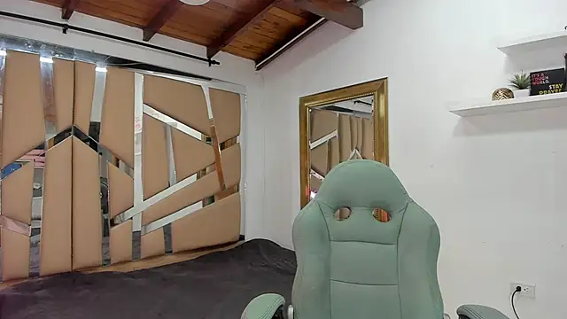 Snapshot of mister_miike chatting on 02/14/25, 03:11 mister miike online show from 02/14/25, 03:11