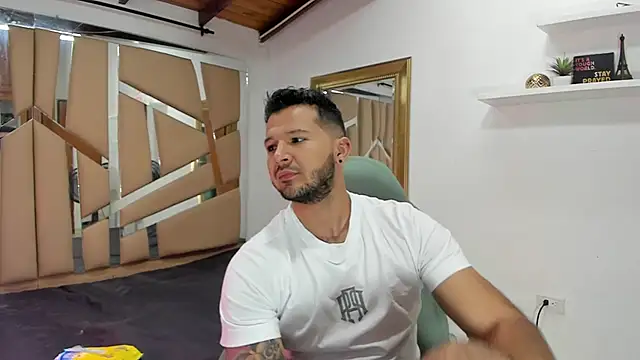 Snapshot of mister_miike chatting on 02/18/25, 03:10 mister miike online show from 02/18/25, 03:10