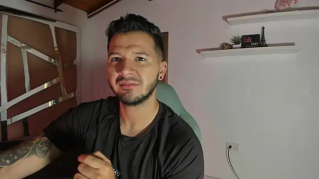 Snapshot of mister_miike chatting on 02/20/25, 03:12 mister miike online show from 02/20/25, 03:12