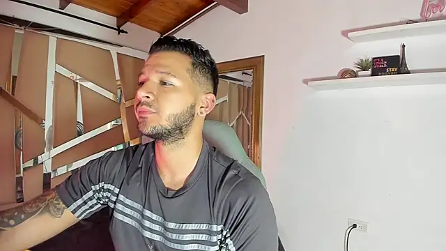 Snapshot of mister_miike chatting on 02/21/25, 03:12 mister miike online show from 02/21/25, 03:12