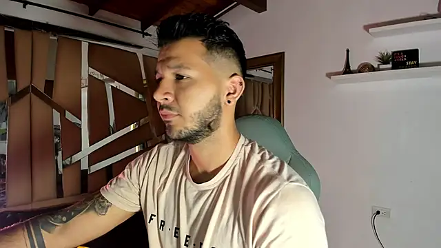 Snapshot of mister_miike chatting on 02/25/25, 03:09 mister miike online show from 02/25/25, 03:09