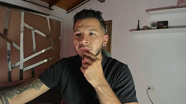 Snapshot of mister_miike chatting on 02/26/25, 03:10 mister miike online show from 02/26/25, 03:10