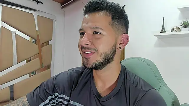 Snapshot of mister_miike chatting on 02/28/25, 03:04 mister miike online show from 02/28/25, 03:04