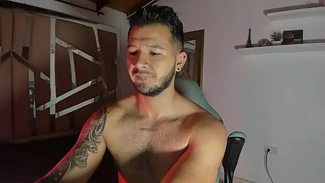 Snapshot of mister_miike chatting on 03/01/25, 03:10 mister miike online show from 03/01/25, 03:10