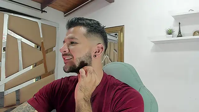 Snapshot of mister_miike chatting on 03/06/25, 03:02 mister miike online show from 03/06/25, 03:02