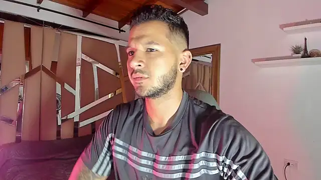 Snapshot of mister_miike chatting on 03/08/25, 03:06 mister miike online show from 03/08/25, 03:06