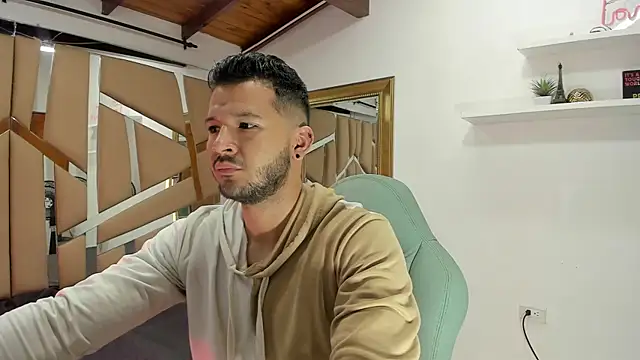 Snapshot of mister_miike chatting on 03/09/25, 03:01 mister miike online show from 03/09/25, 03:01