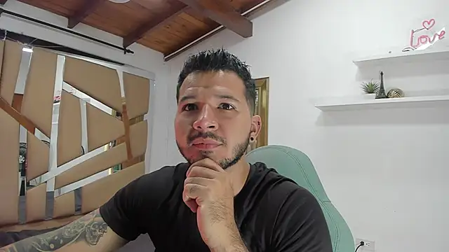 Snapshot of mister_miike chatting on 03/12/25, 03:02 mister miike online show from 03/12/25, 03:02